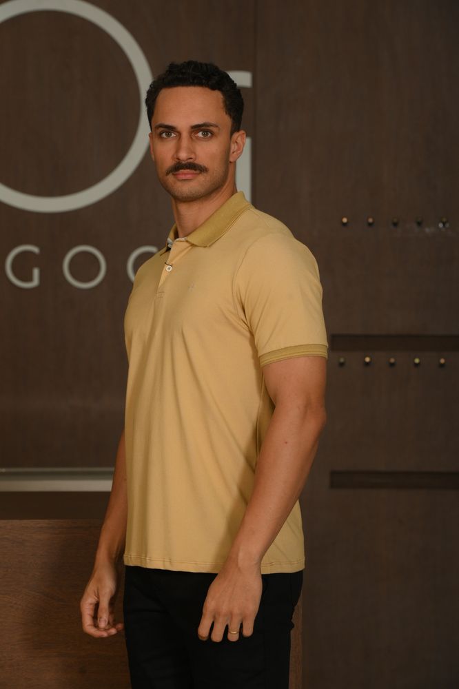 Polo Ogochi Manga Curta Slim Casual Creme