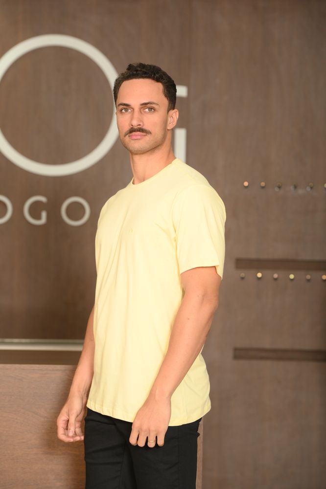 Camiseta Masculina Ogochi Manga Curta Essencial Slim Meia Malha Manteiga