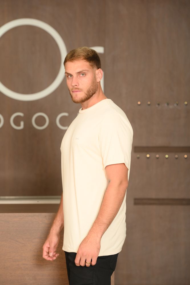 Camiseta Masculina Ogochi Manga Curta Essencial Slim Lisa Creme