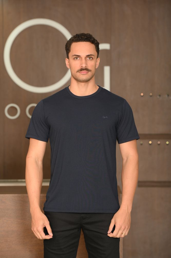 Camiseta Masculina Ogochi Manga Curta Essencial Slim Lisa Azul Marinho