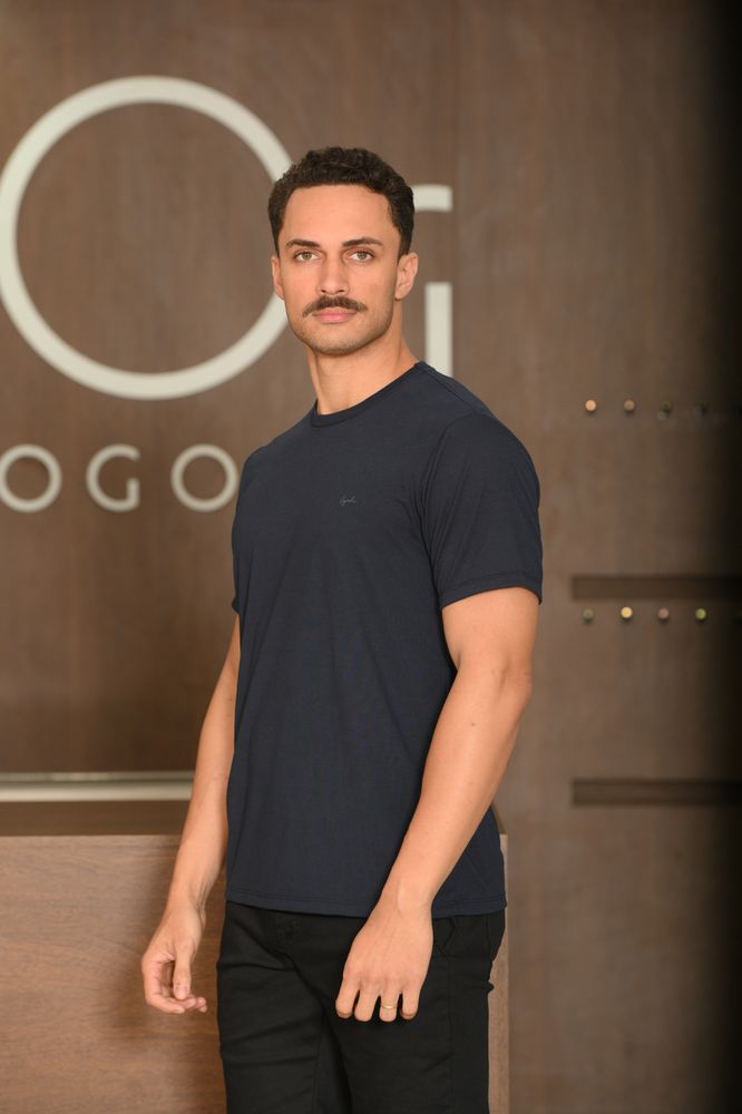 Camiseta Masculina Ogochi Manga Curta Essencial Slim Lisa Azul Marinho
