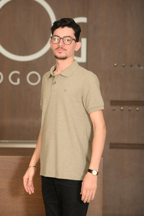 Polo Masculina Ogochi Manga Curta Essencial Slim Piquet Duplo Mescla Claro Curry