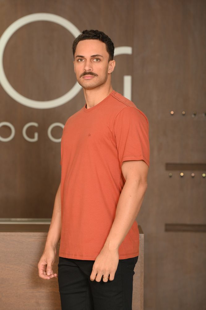 Camiseta Manga Curta Masculina Ogochi Slim Essencial Terra