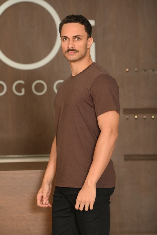 Camiseta Masculina Ogochi Manga Curta Essencial Slim Meia Malha Chocolate Torte