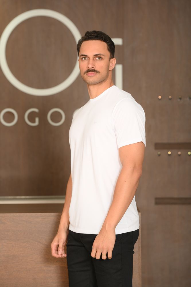 Camiseta Masculina Ogochi Manga Curta Essencial Slim Lisa Branca