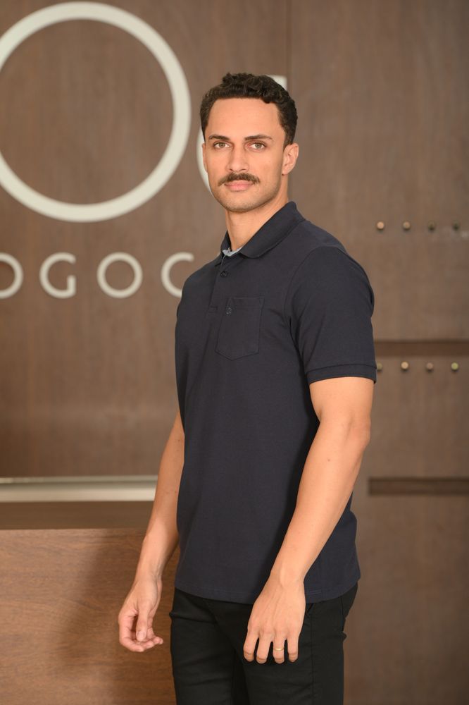 Polo Masculina Ogochi Manga Curta Essencial Slim Com Bolso Azul Marinho