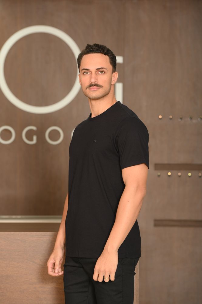 Camiseta Masculina Ogochi Manga Curta Essencial Slim Meia Malha Preta