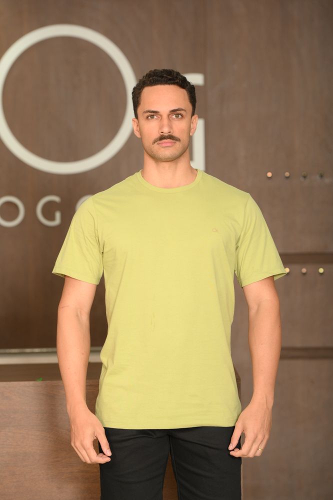 Camiseta Manga Curta Masculina Ogochi Slim Essencial Verde Claro